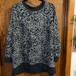 Leopard Print Old Navy Sweatshirt XL oversized hi low tunic with slit sides Gray